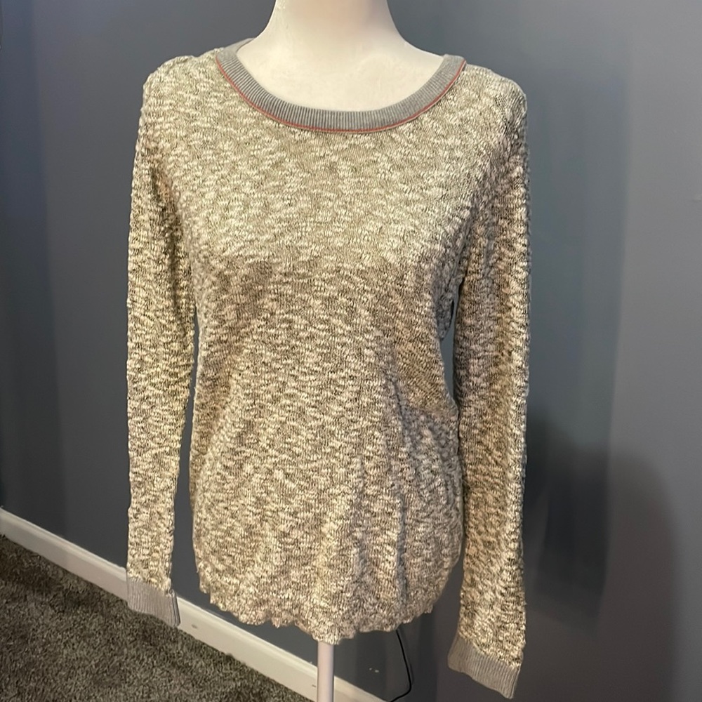 Beautiful sweater BKE